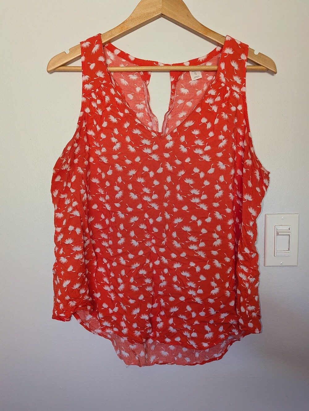 Red And Forest Green Tops L - Picture 6 of 11